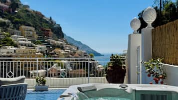 Huvila, 3 makuuhuonetta, patio, merinäköala | Yksityinen kuumavesiallas