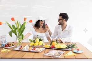 Huvila, 3 makuuhuonetta, patio, merinäköala | Terassi/patio