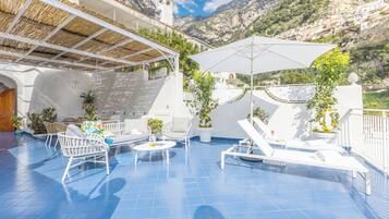 Vila, 3 quartos, varanda, vista para o mar | Terraço/pátio