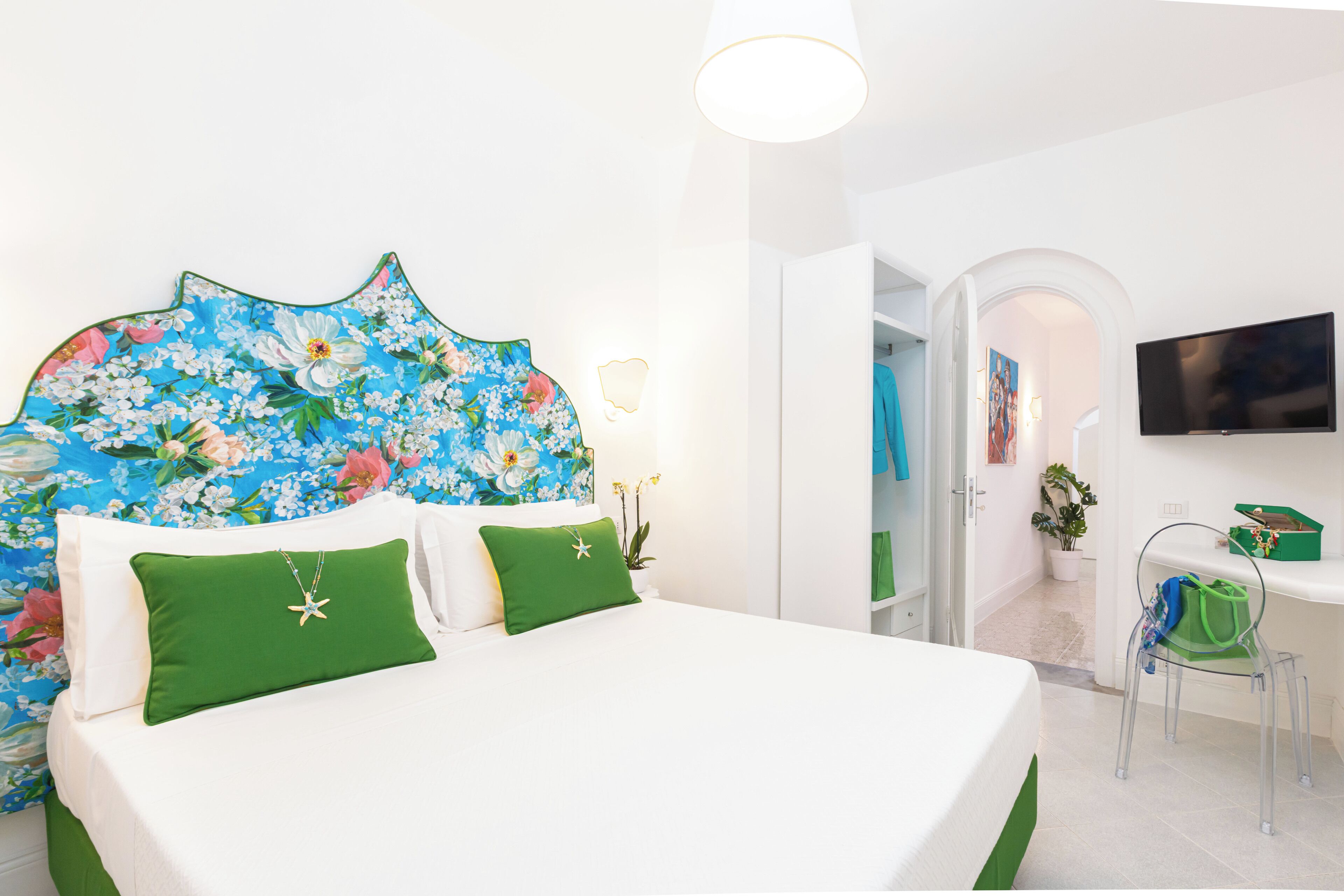 Vila, 3 quartos, varanda, vista para o mar | Cofres nos quartos, ferros/tábuas de passar roupa, Wi-Fi de cortesia