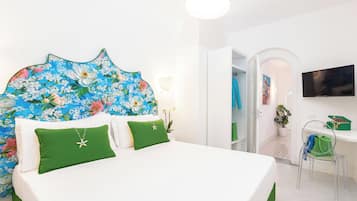 Vila, 3 quartos, varanda, vista para o mar | Cofres nos quartos, ferros/tábuas de passar roupa, Wi-Fi de cortesia