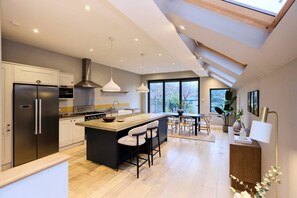 House | 4 bilik tidur