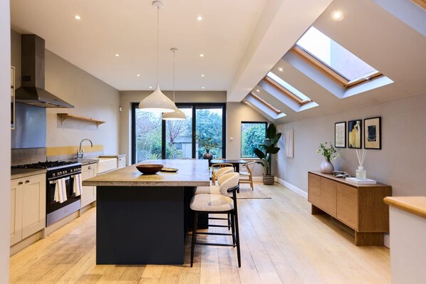 House | 4 bilik tidur