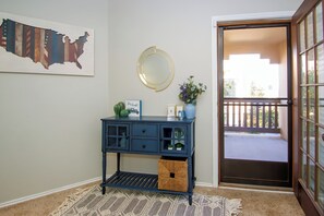 Interior - Cozy 2-bedroom condo in amazing Phoenix with WiFi, AC (Phoenix)