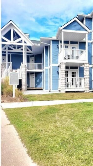 Exterior - The DREAM HOUSE Retreat @Carriage Hill next door to HORSESHOE VALLEY RESORT (Shanty Bay)