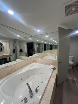 Shower, jetted tub, hair dryer, towels
