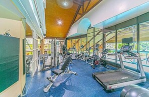 Fitness facility - The DREAM HOUSE Retreat @Carriage Hill next door to HORSESHOE VALLEY RESORT (Shanty Bay)