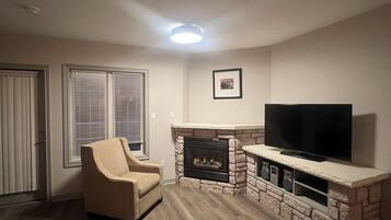 Smart TV, fireplace