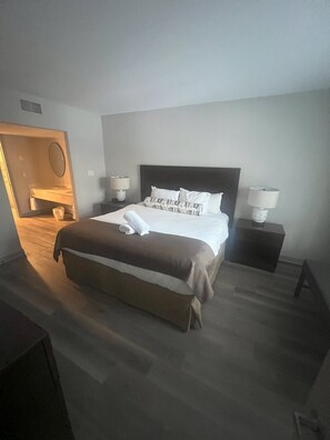 2 bedrooms, iron/ironing board, WiFi, bed sheets - The DREAM HOUSE Retreat @Carriage Hill next door to HORSESHOE VALLEY RESORT (Shanty Bay)