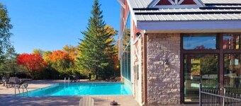 The DREAM HOUSE Retreat @Carriage Hill next door to HORSESHOE VALLEY RESORT