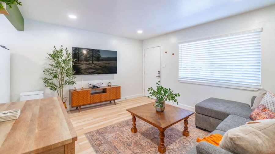 Luxe Loft - UNR Pet Friendly