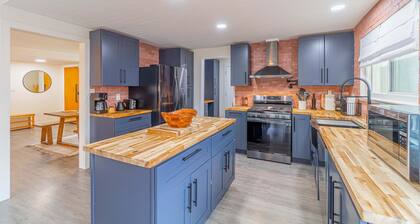 Cozy Family Haven in Sparks - Pet Friendly - Fenced Yard