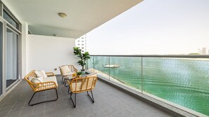 Apartment | 3 bedrooms - Azure Residences 317 Luxury 2bdr Palm (Dubai)