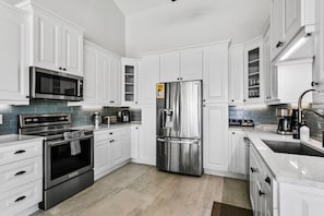 Casa (Multiple Bedrooms) | Parte interna