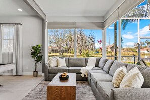 Casa (Multiple Bedrooms) | Parte interna