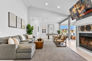 Casa (Multiple Bedrooms) | Parte interna