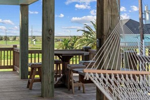 Outdoor dining - Hot Tub | Sleeps 14 | Beach View (Crystal Beach)