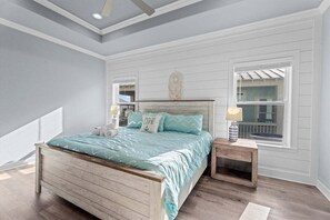 3 bedrooms, free WiFi, bed sheets - Hot Tub | Sleeps 14 | Beach View (Crystal Beach)