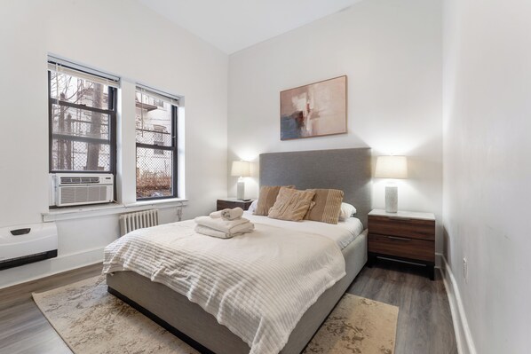 Habitació doble Deluxe | Habitacions insonoritzades, planxa i posts de planxar i wifi gratuïta 