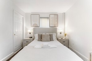 Habitacions insonoritzades, planxa i posts de planxar i wifi gratuïta 