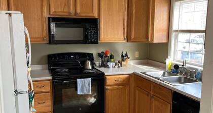 Charming 2-bedroom townhome in the heart of downtown Brunswick