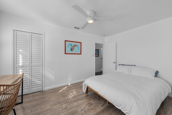 3 bedrooms, iron/ironing board, WiFi, bed sheets - 3 Bedroom 1 Bath Mural Oasis in El Camino Village- Lawndale CA (Lawndale)