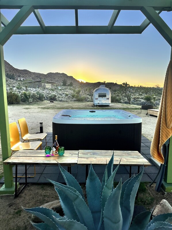 Bain à remous extérieur