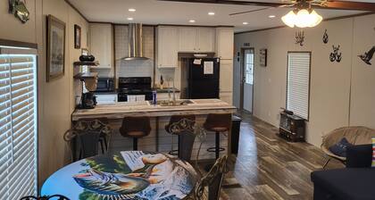 Cozy 3-bedroom 2 bath,5beds mobile home. Close to a boat launch. Covered parking