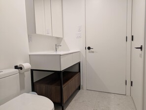 Dusche, Haartrockner, Handtücher, Seife