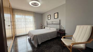 4 chambres, bureau, fer et planche Ă repasser, Wi-Fi gratuit