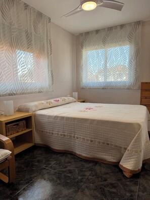 4 bedrooms, desk, iron/ironing board, free WiFi
