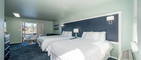 Een strijkplank/strijkijzer, wifi, beddengoed