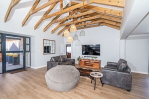 House, 3 Bedrooms, Accessible, Smoking | Living room