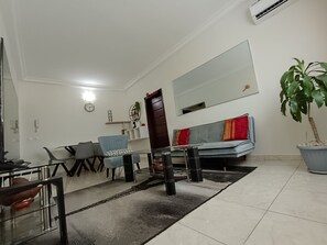Living area - Quiet and Secure Apartment in Angré 9e Tranche, Abidjan, A Haven of Peace. (Abidjan Cocody Angre 9ieme Tr.)