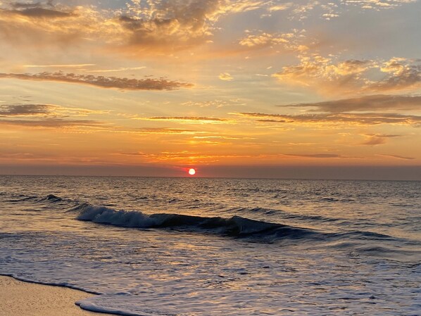 Chaises longues, serviettes de plage
