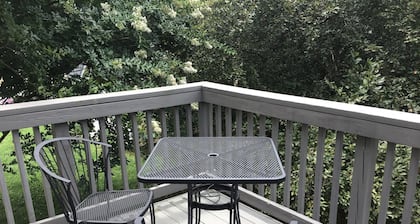 Charming 1-bedroom apt in beautiful Afton close to Breweries/Wineries & trails!