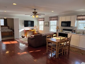 Älytelevisio, DVD-soitin, kirjoja