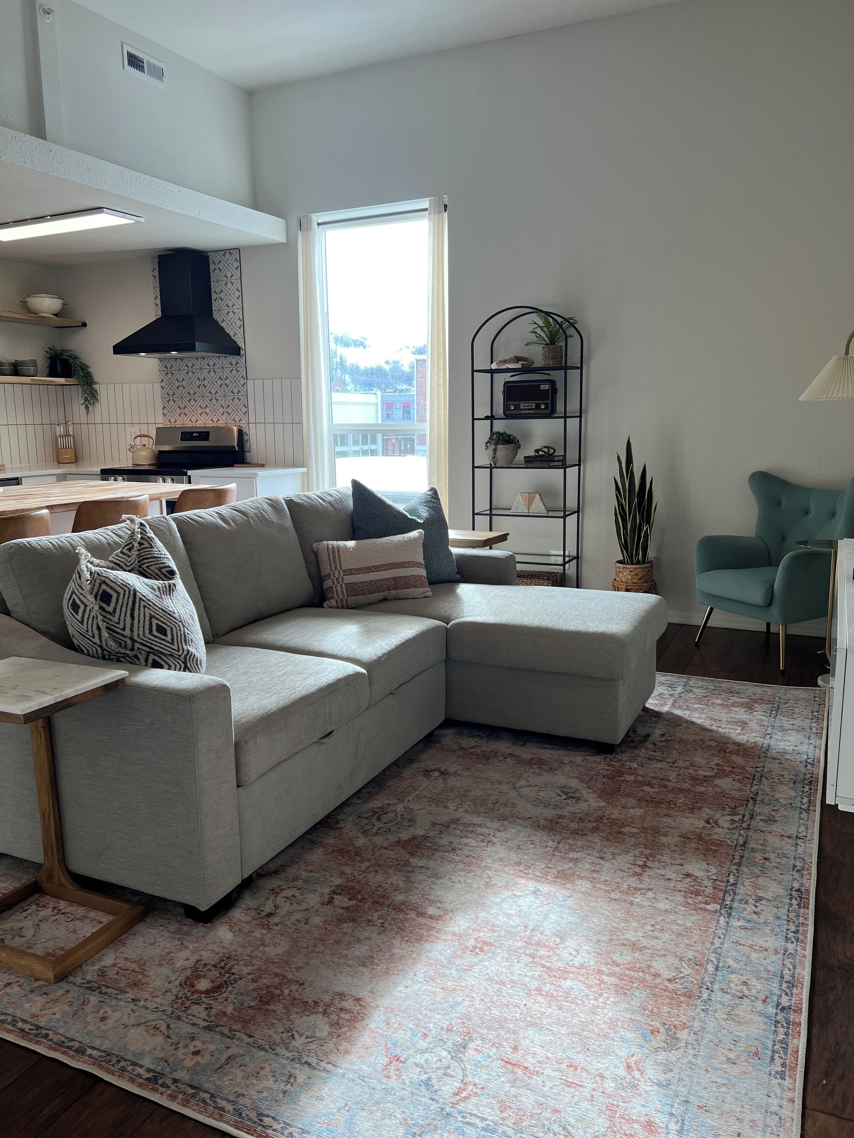 Smart-tv, boeken en een stereo