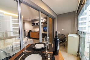 1 bedroom, desk, free WiFi, bed sheets - Functional studio 300m from the Santos-Imigrantes subway station. Building with Swimming Pool and Gym (Vila Mariana São Paulo)