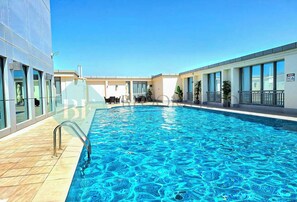 Outdoor pool - Bloomfields El Yacout 1BR Muror (Abu Dhabi)