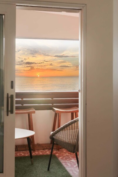 Cozy Modern Suite with Oceanview