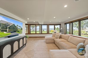 Smart TV, fireplace, books, stereo