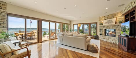 Smart TV, fireplace, books, stereo
