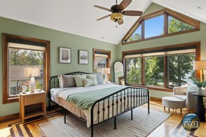 8 camere, una scrivania, ferro/asse da stiro, Wi-Fi gratuito