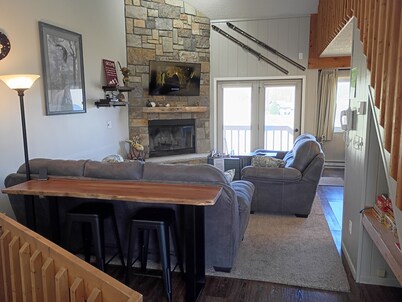 Sleeps 12 4BR/3BA Ski-in/Out Condo WiFi/AC/Lake/ATV/Hike/Snowmobile-Dog Friendly