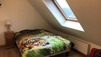 3 chambres, fer et planche à repasser, Wi-Fi, draps fournis