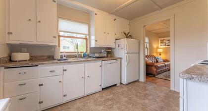 Camp Street Haven: 2-bedroom peaceful getaway
