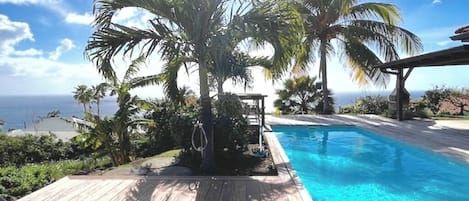室外游泳池