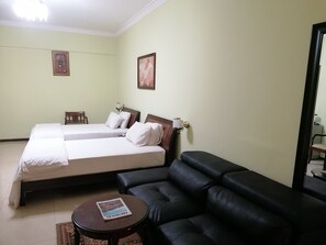 Twin room | Skrivebord, skrivebord for bærbar PC og wi-fi (inkludert)