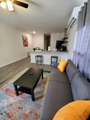 Apartment | 1 bedroom - Lakewood Lyon Park Renovated Cottage Near Duke 26A (Durham)